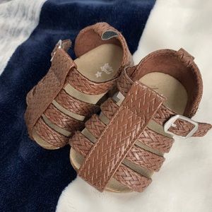 Carters baby sandal size NB like new